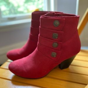 COVINGTON Red Suede Boots With Silver Buttons